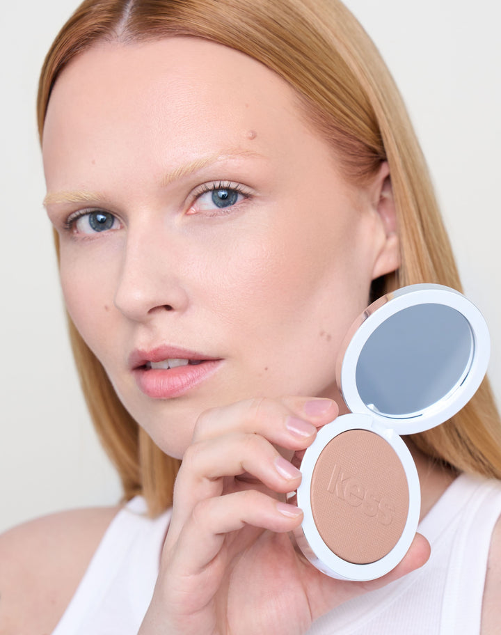 365-bronzer; fair: Anna-Lena trägt den 365 Bronzer in Fair