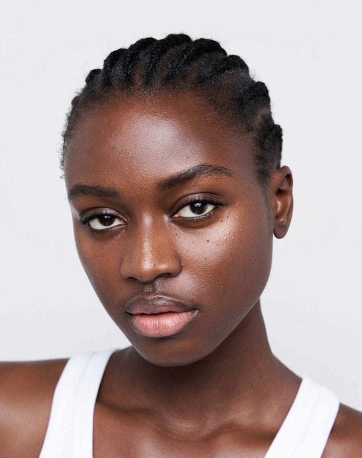 cc-cream-spf-30; deep: Ibukun trägt die CC Cream in Deep