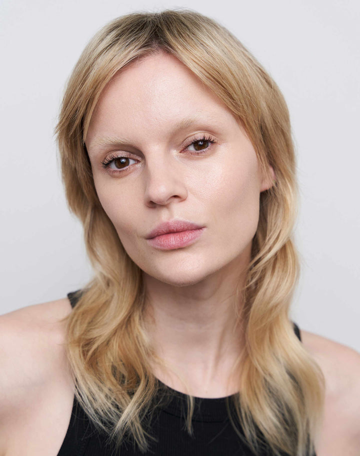 cc-cream-spf-30; fair: Ann trägt die CC Cream in Fair