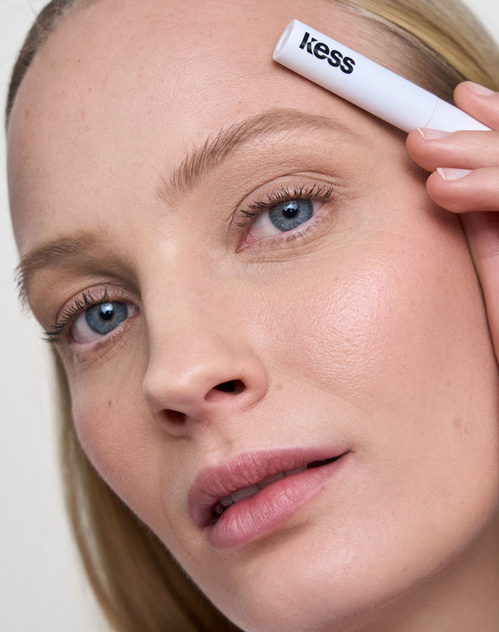 fluffy-brow-filler; blonde: Leni trägt den Fluffy Brow Filler in Blonde