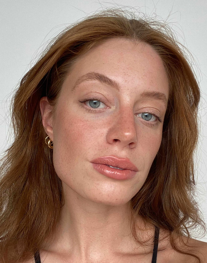 kess-lipstick-slimliner; peachy-nude: Lisa trägt Peachy Nude 