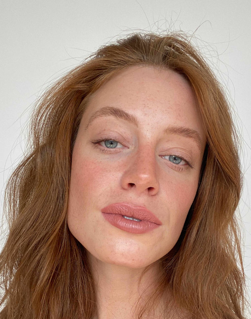 warm-nude ; Lisa trägt Warm Nude