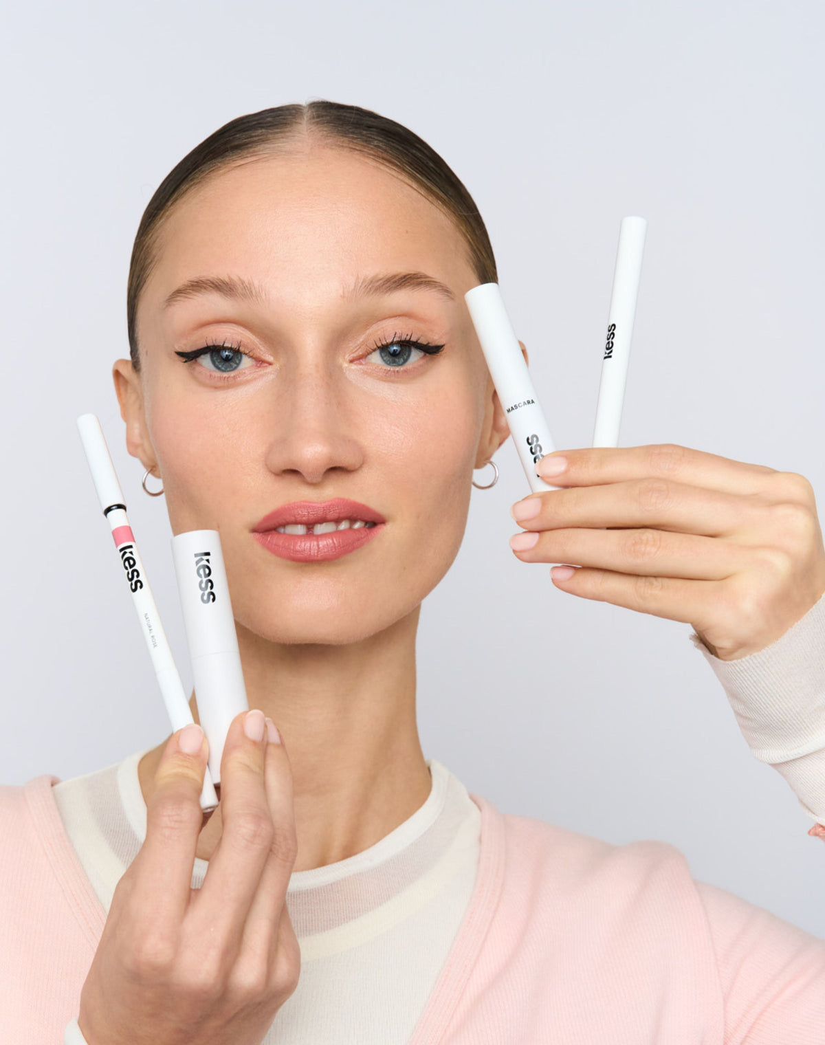 that girl; Filippa trägt die Produkte der That Girl Gift Bag