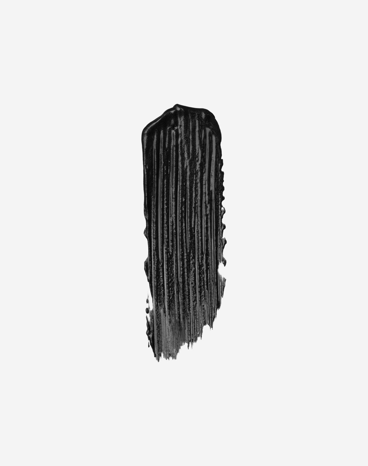 volumising-night-mascara; midnight-black: Alba trägt die Volumising Night Mascara