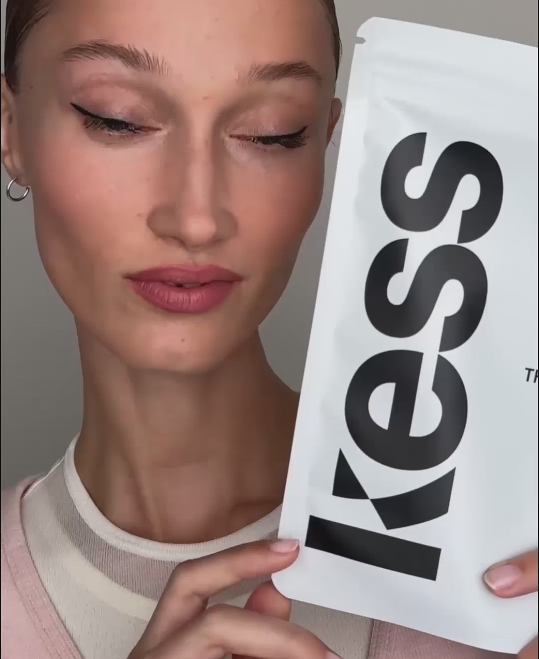 Video laden: that girl; Filippa schminkt den Look der Gift Bag That Girl
