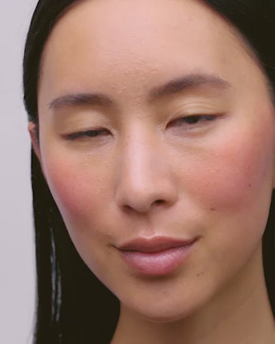 mono-stick; berry-blush: Berry ist ein sanfter, rosiger Mauve-Ton mit leicht kühlen Untertönen und einem satinmatten Finish