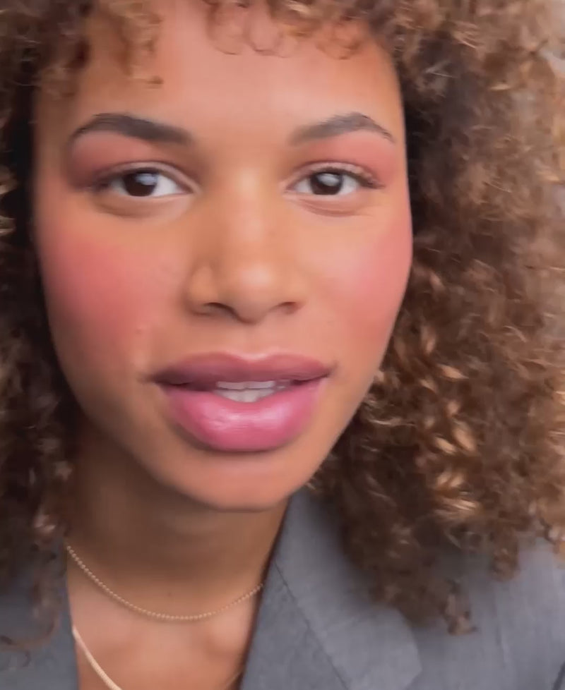 chronically late; Samira schminkt den Look der Gift Bag Chronically Late