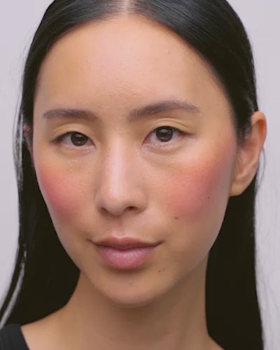 mono-stick; flirt-blush: Flirt ist ein frischer, natürlicher Rotton mit warmen Untertönen und einem satinmatten Finish