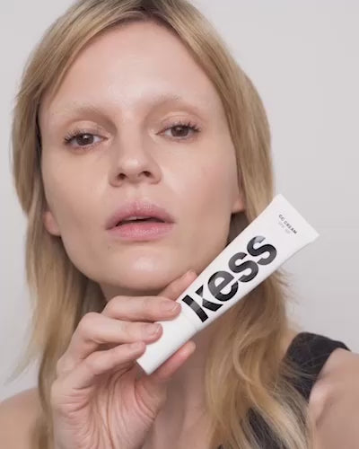 cc-cream-spf-30; fair: Ann trägt die CC Cream in Fair