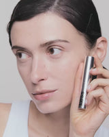 fair-to-light; Ana trägt Shade Fair to Light