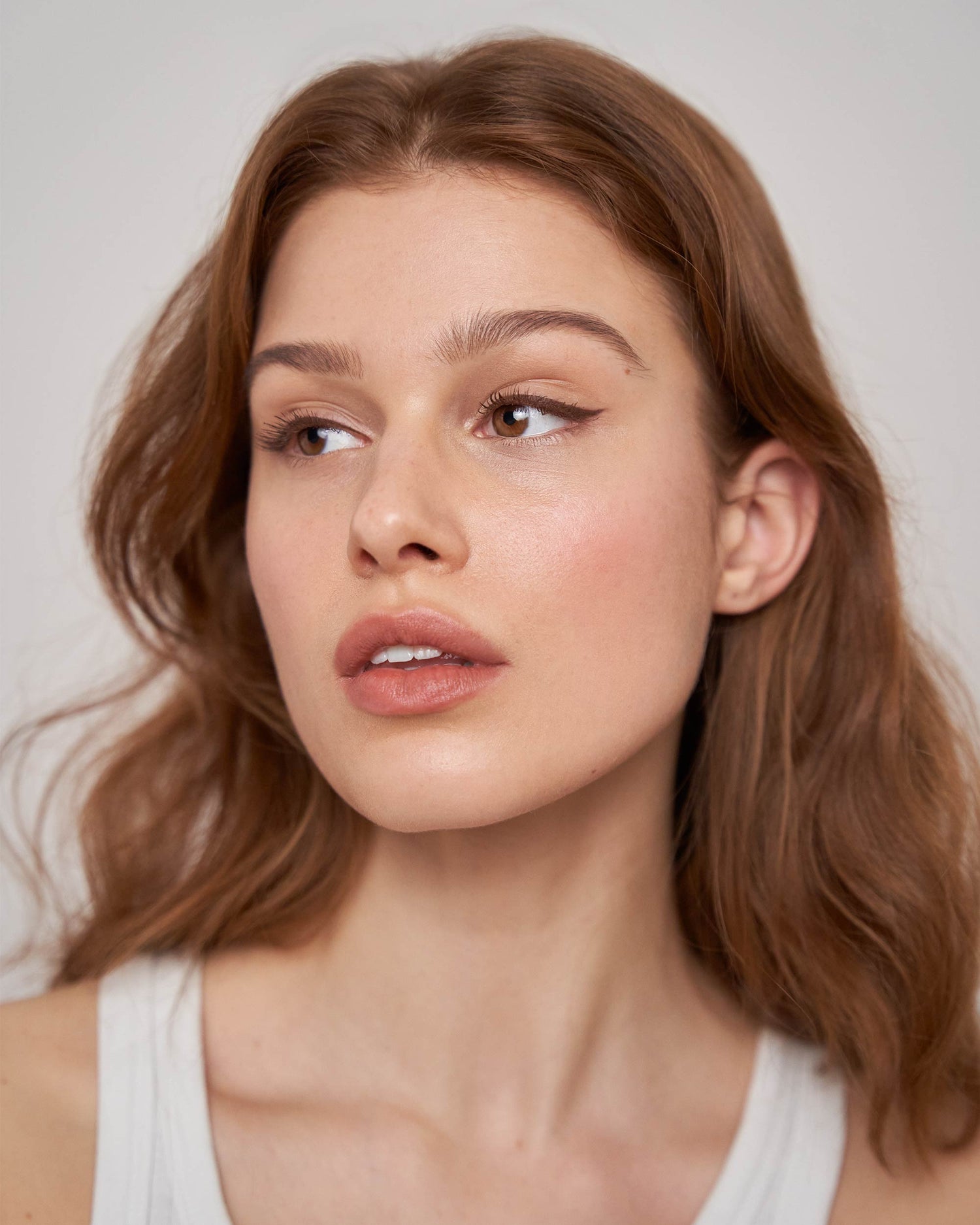 kess-lipstick-slimliner; chocolate-nude: Lena trägt Chocolate Nude